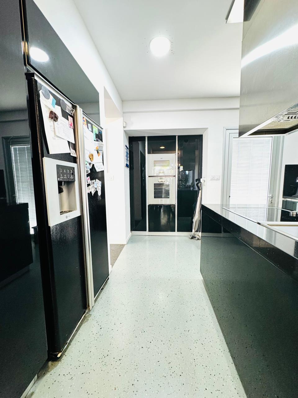 https://cache.vooxee.com/adverts/01/l6/01l6rnk8obnido74qdwpe629.jpg